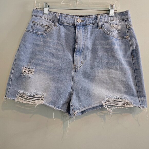 PrettyLittleThing Tall Light Blue Wash Distressed Denim Shorts - Picture 4 of 10